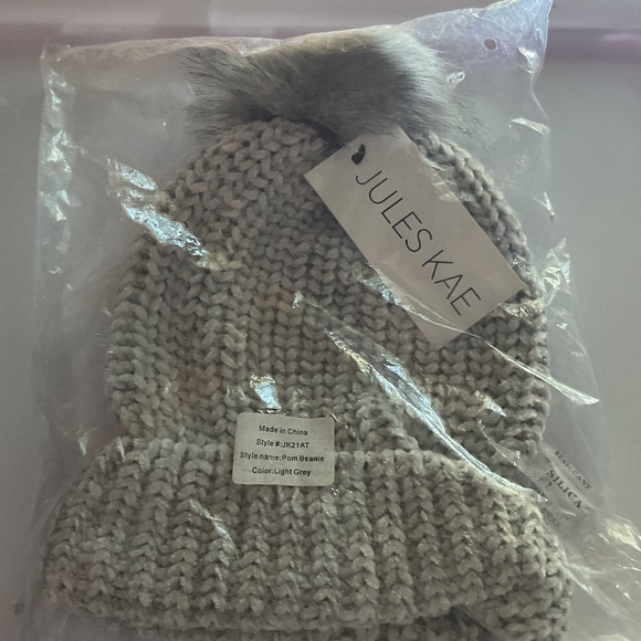 Jules Kane Light Grey Pom Beanie - Picture 2 of 3